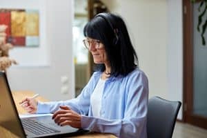 Boost Your LinkedIn Game with a Virtual Assistant's Magic