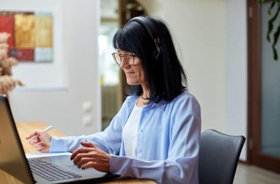 Boost Your LinkedIn Game with a Virtual Assistant's Magic