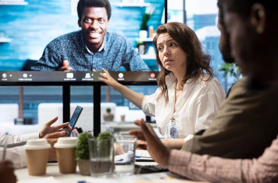 Neglecting offshore chat teams risks mass customer churn.