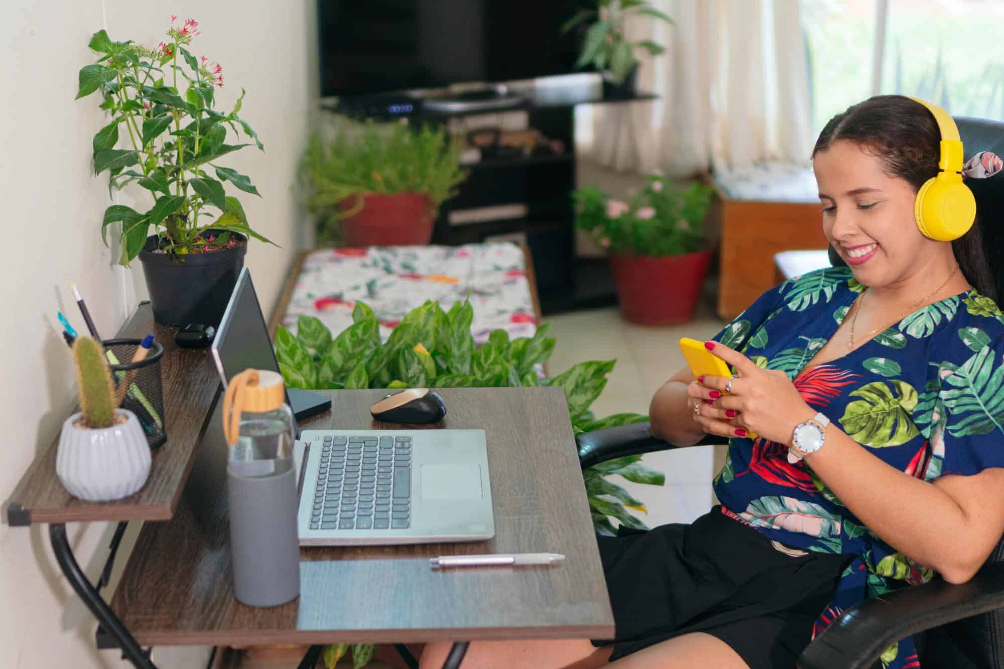 remote social media marketer